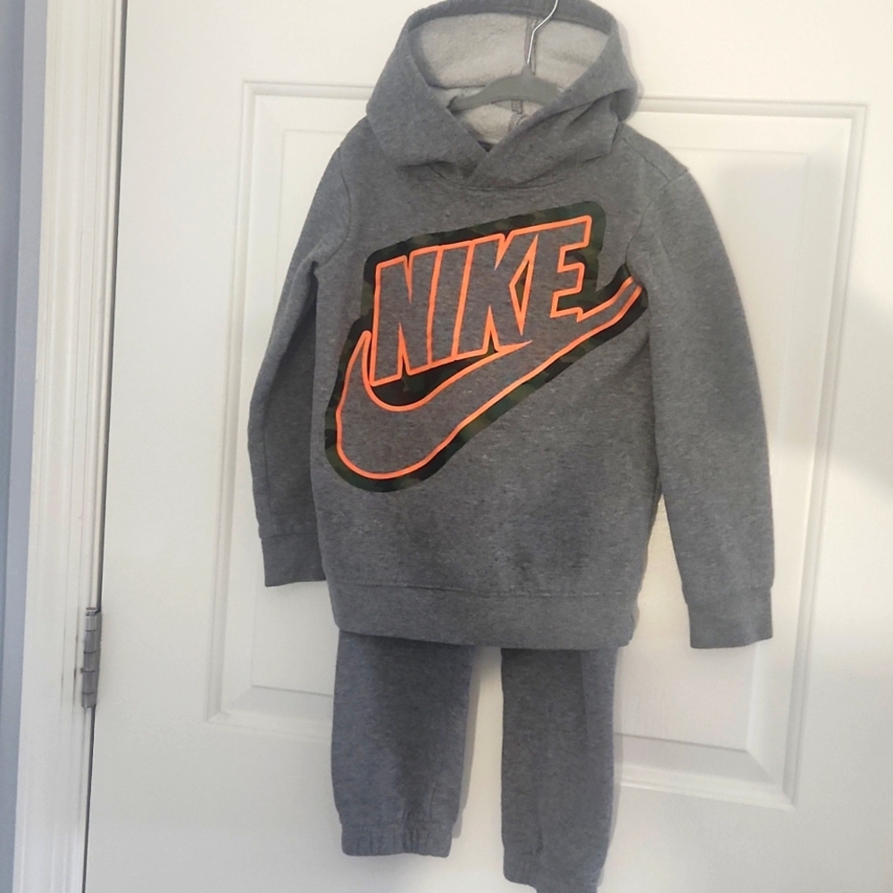 Kid Nike Sweatsuit 2 piece set